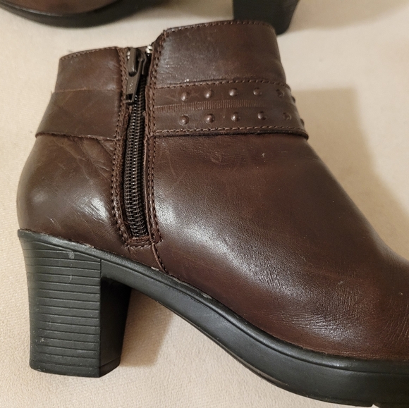 Clarks Dream Belle Women's Brown Leather Side Zip Heeled Ankle Booties Size 7M - Picture 8 of 8
